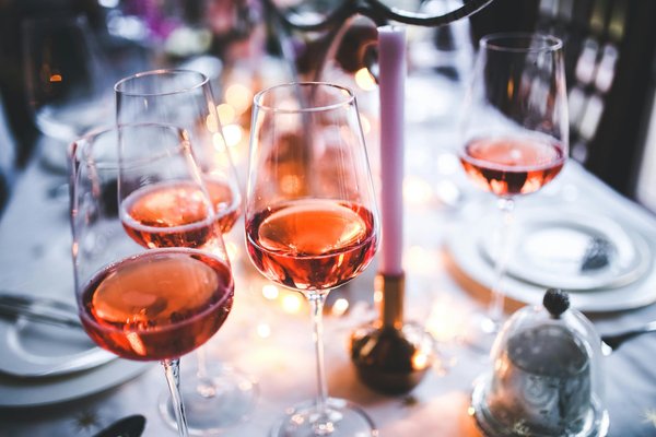 Les meilleurs vins rosés incontournables de france à explorer